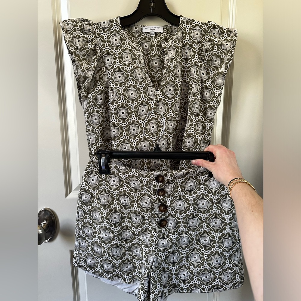 Waverly grey shorts and top set